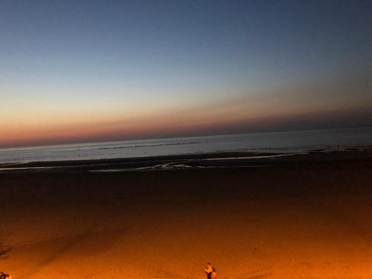 Appartement Sur La Plage De Malo Les Bains Vue Mer ダンケルク エクステリア 写真