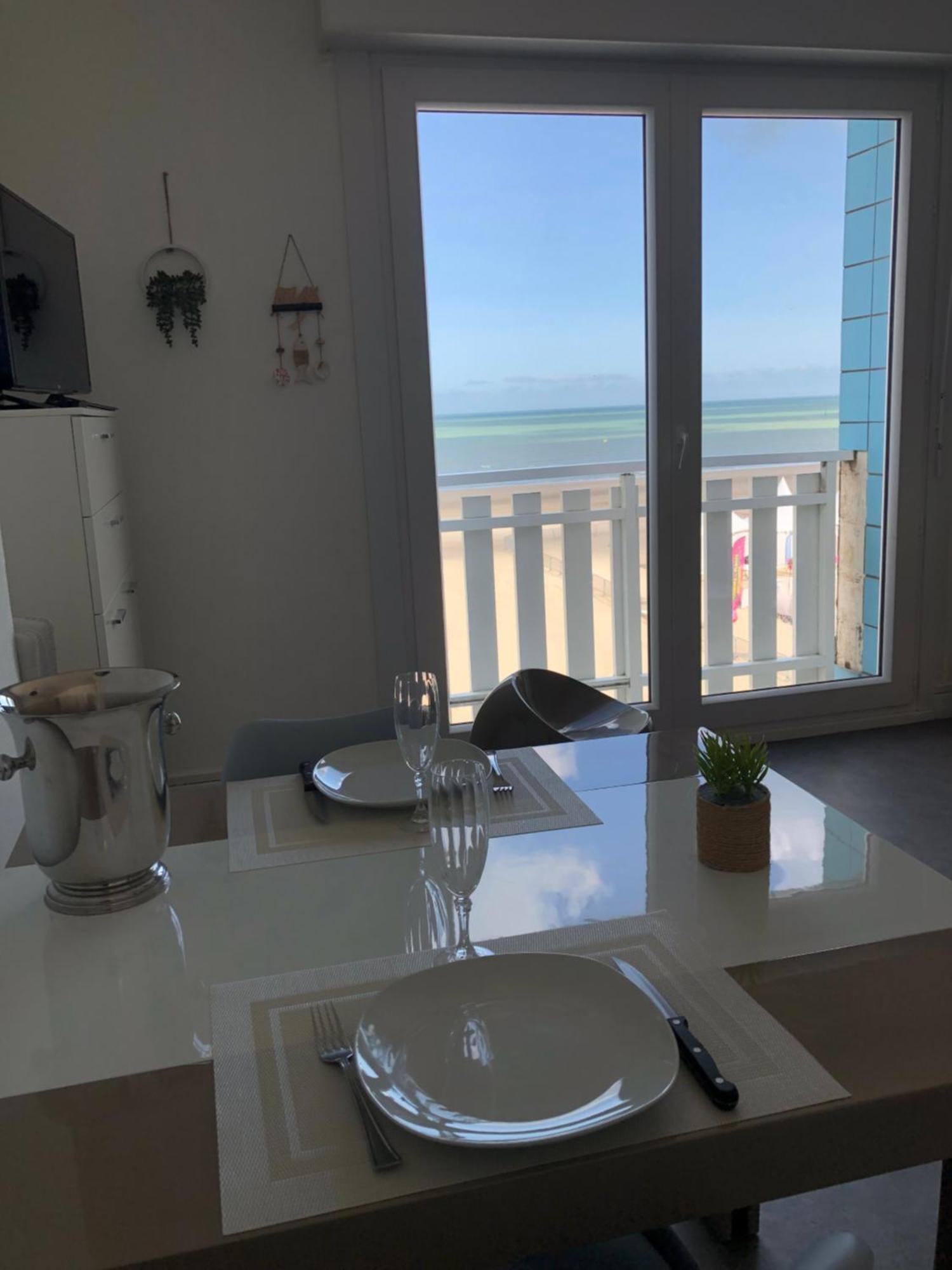 Appartement Sur La Plage De Malo Les Bains Vue Mer ダンケルク エクステリア 写真
